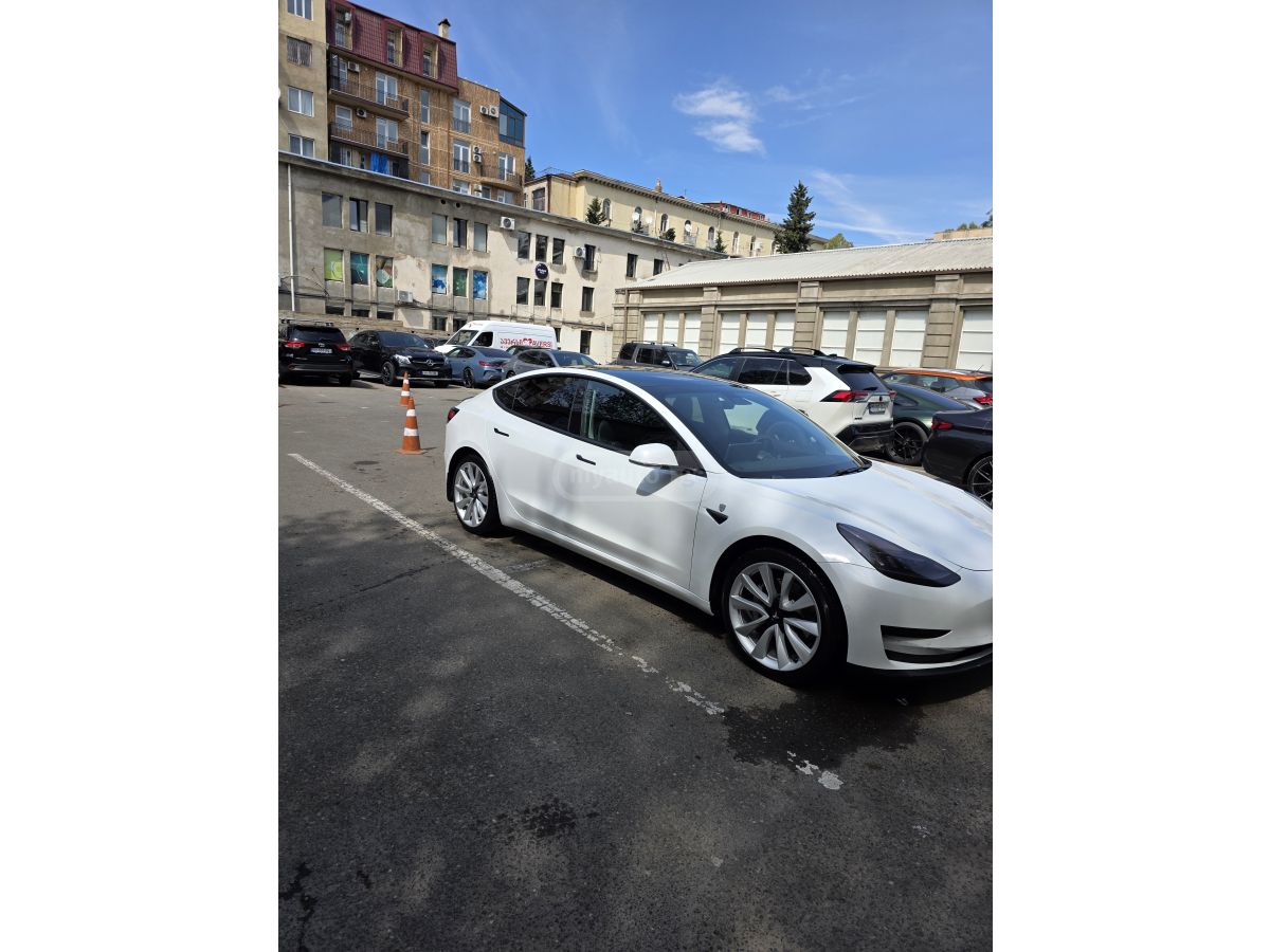 Tesla Model 3 - фото 2