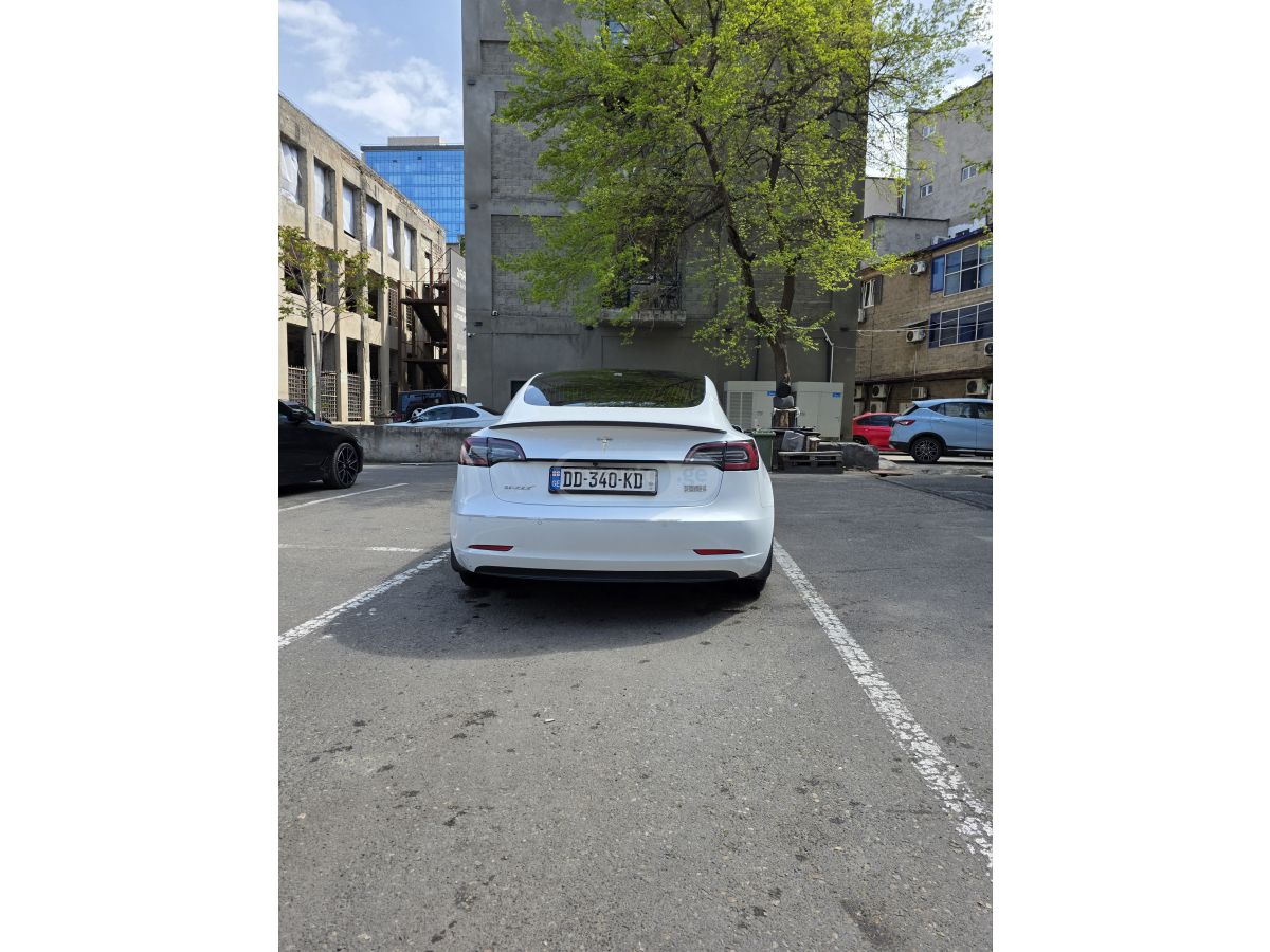 Tesla Model 3 - фото 3
