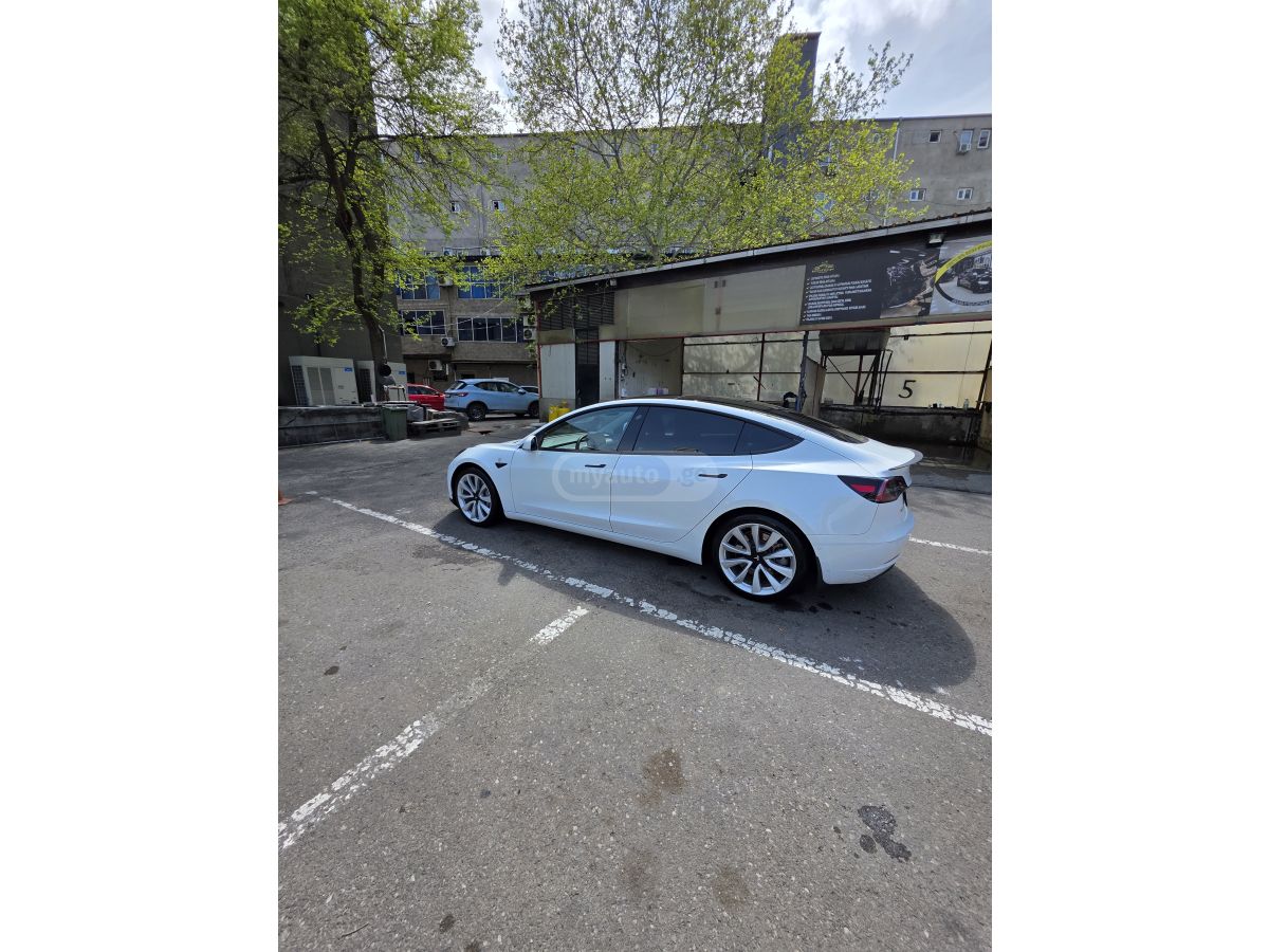 Tesla Model 3 - фото 4