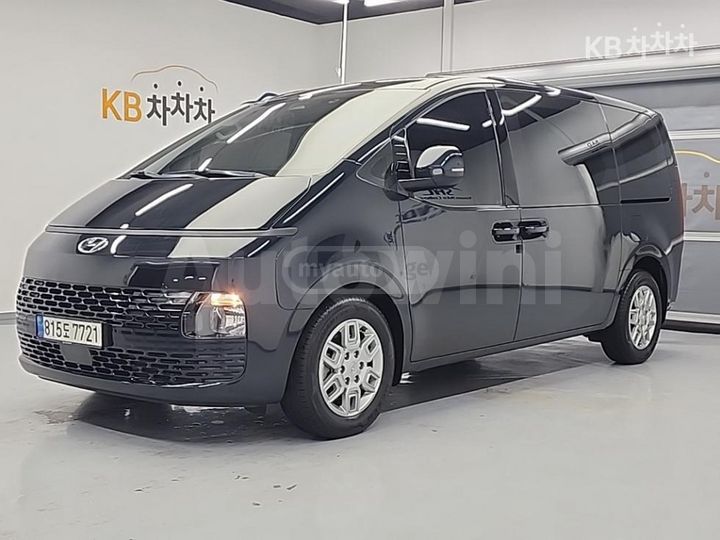 Hyundai Staria - фото 1