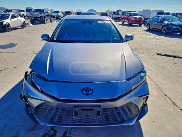Toyota Camry - фото 1