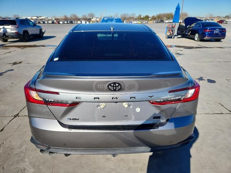 Toyota Camry - фото 2
