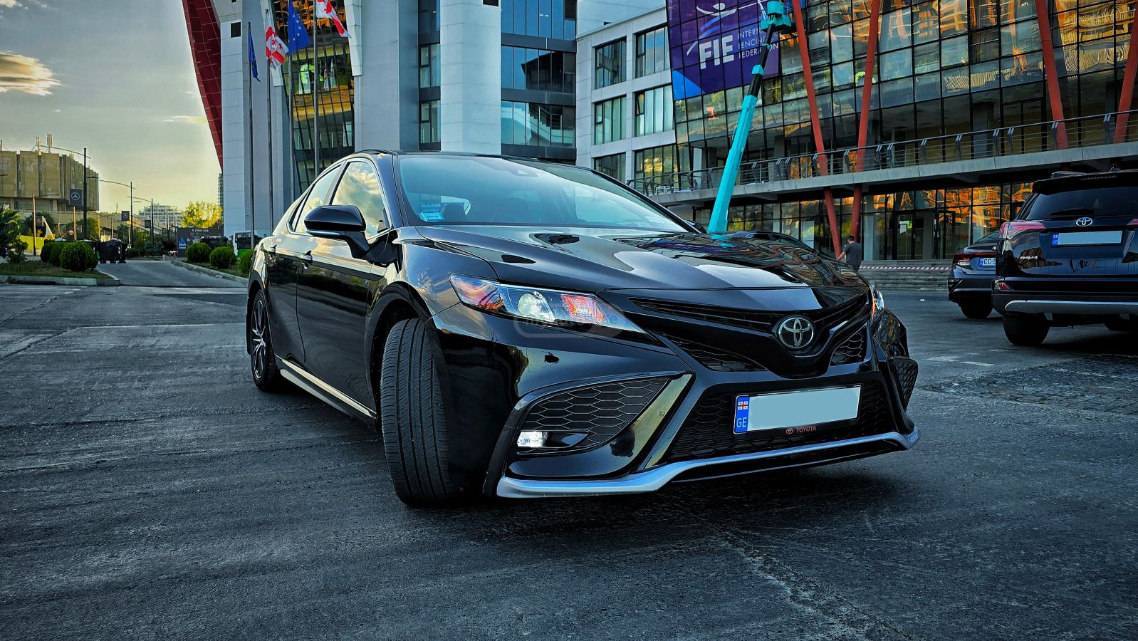 Toyota SE 4dr All-Wheel Drive Sedan A — миниатюра 1