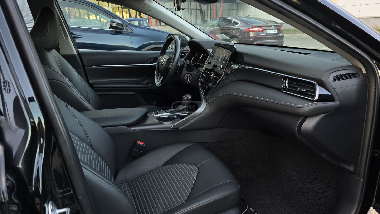 Toyota SE 4dr All-Wheel Drive Sedan A — миниатюра 10