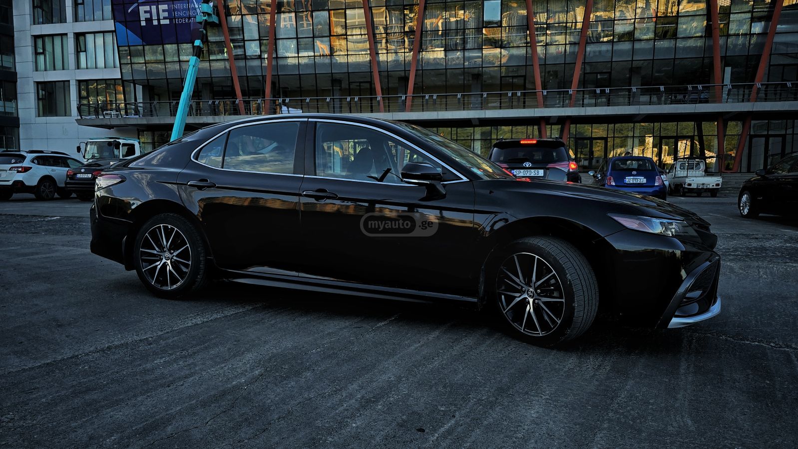 Toyota SE 4dr All-Wheel Drive Sedan A — миниатюра 13