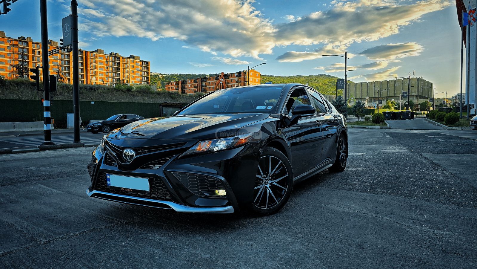 Toyota SE 4dr All-Wheel Drive Sedan A — миниатюра 2