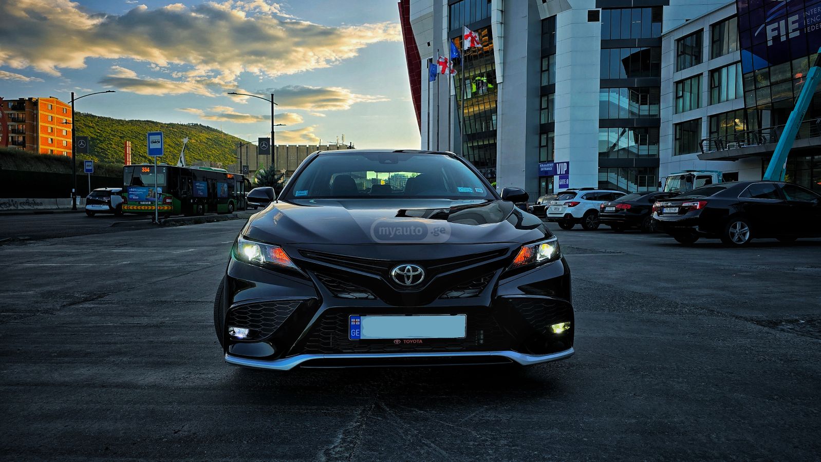 Toyota SE 4dr All-Wheel Drive Sedan A — миниатюра 3