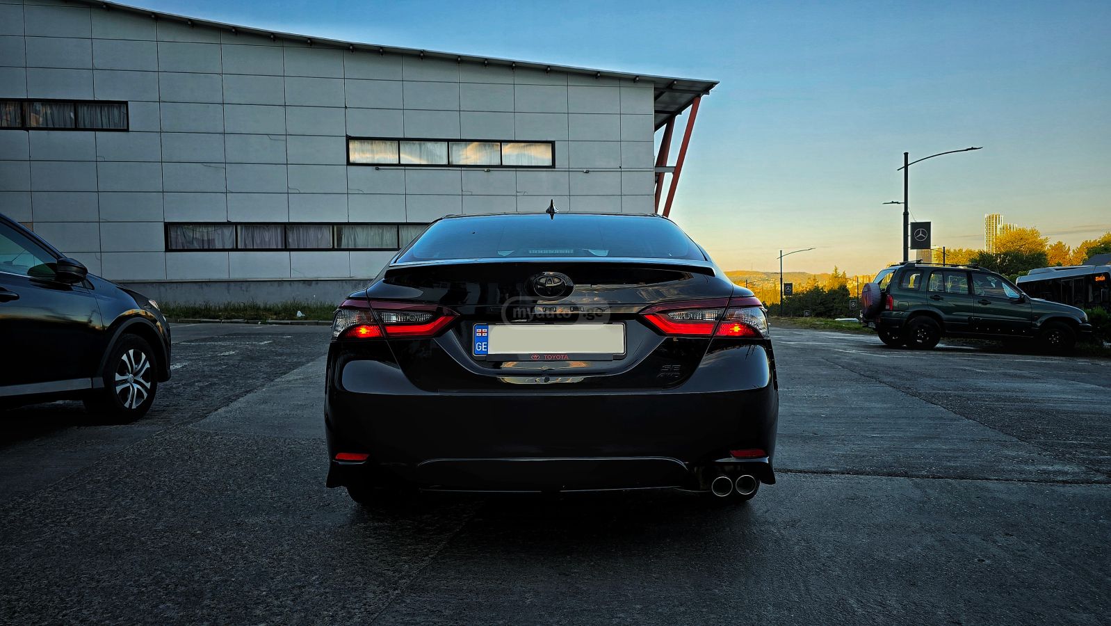 Toyota SE 4dr All-Wheel Drive Sedan A — миниатюра 6