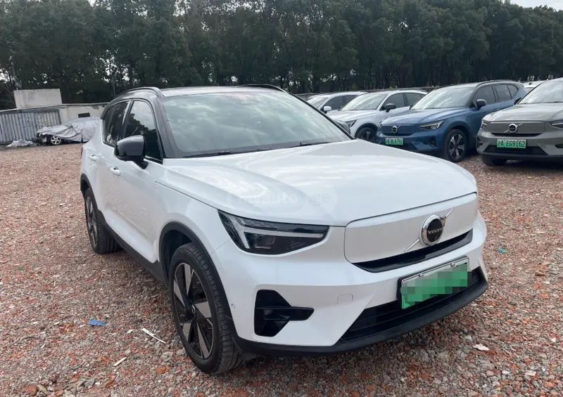 Volvo XC 40 2024 — миниатюра 3