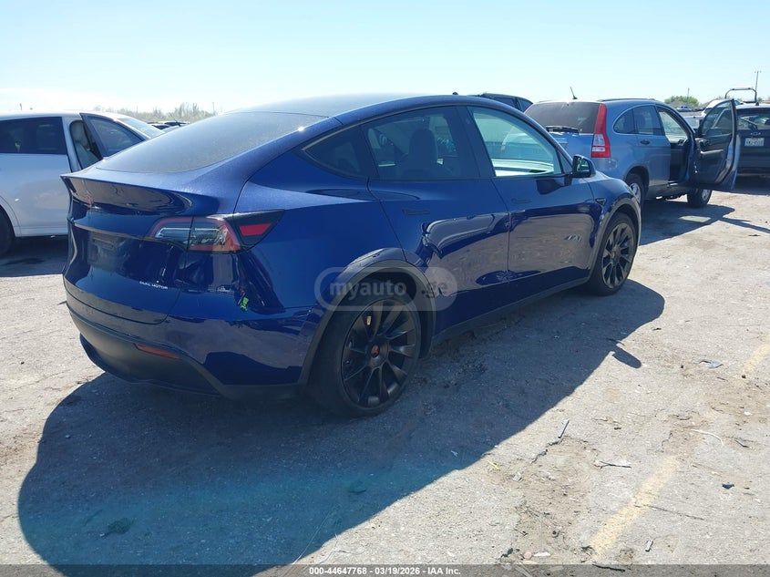 Tesla Model Y - фото 4