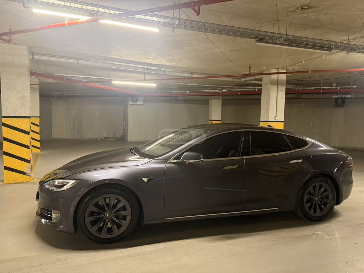 Tesla Model S - фото 1