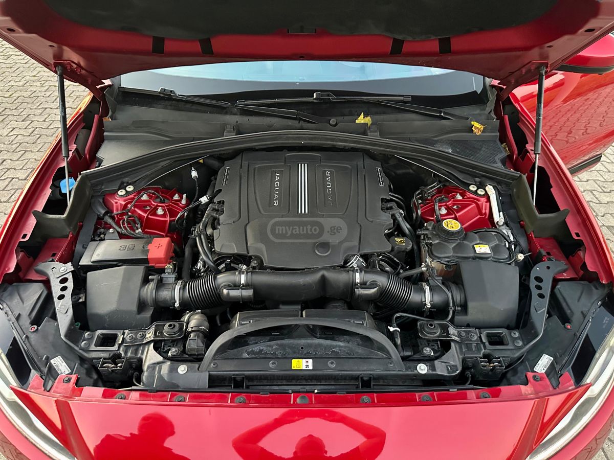 Jaguar F-Pace - фото 12