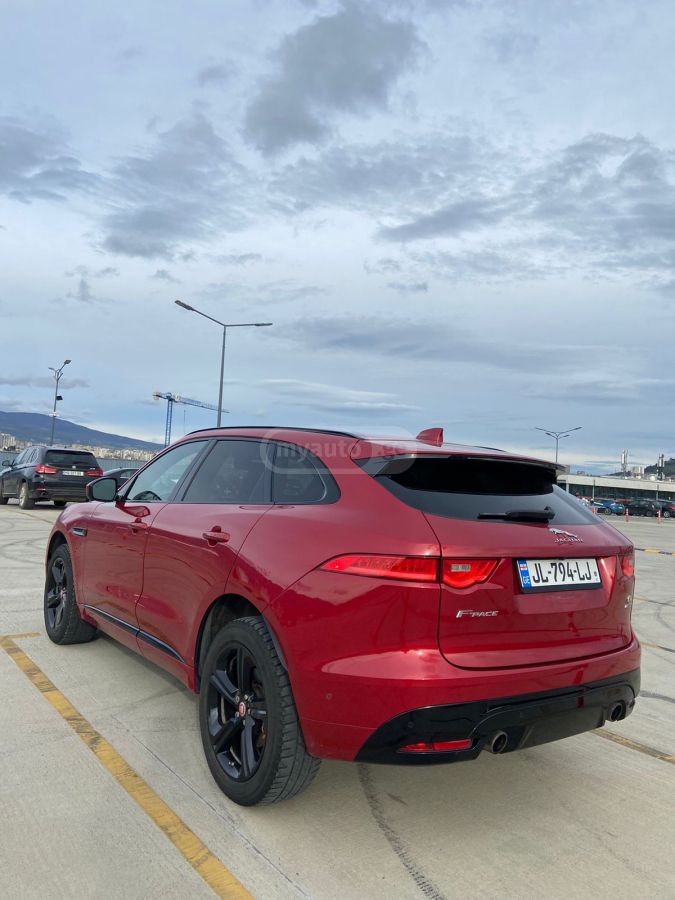 Jaguar F-Pace - фото 6