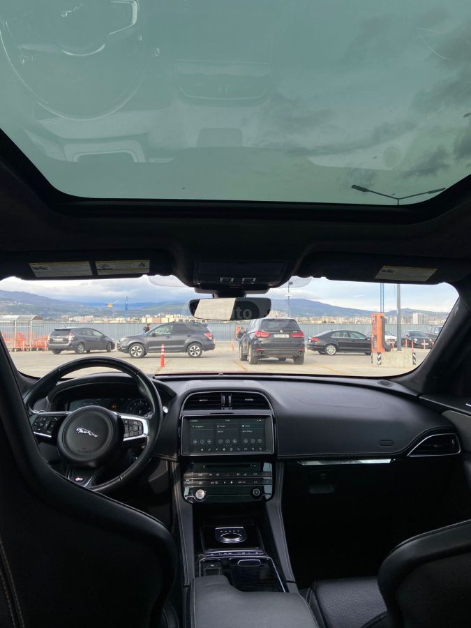 Jaguar F-Pace - фото 8