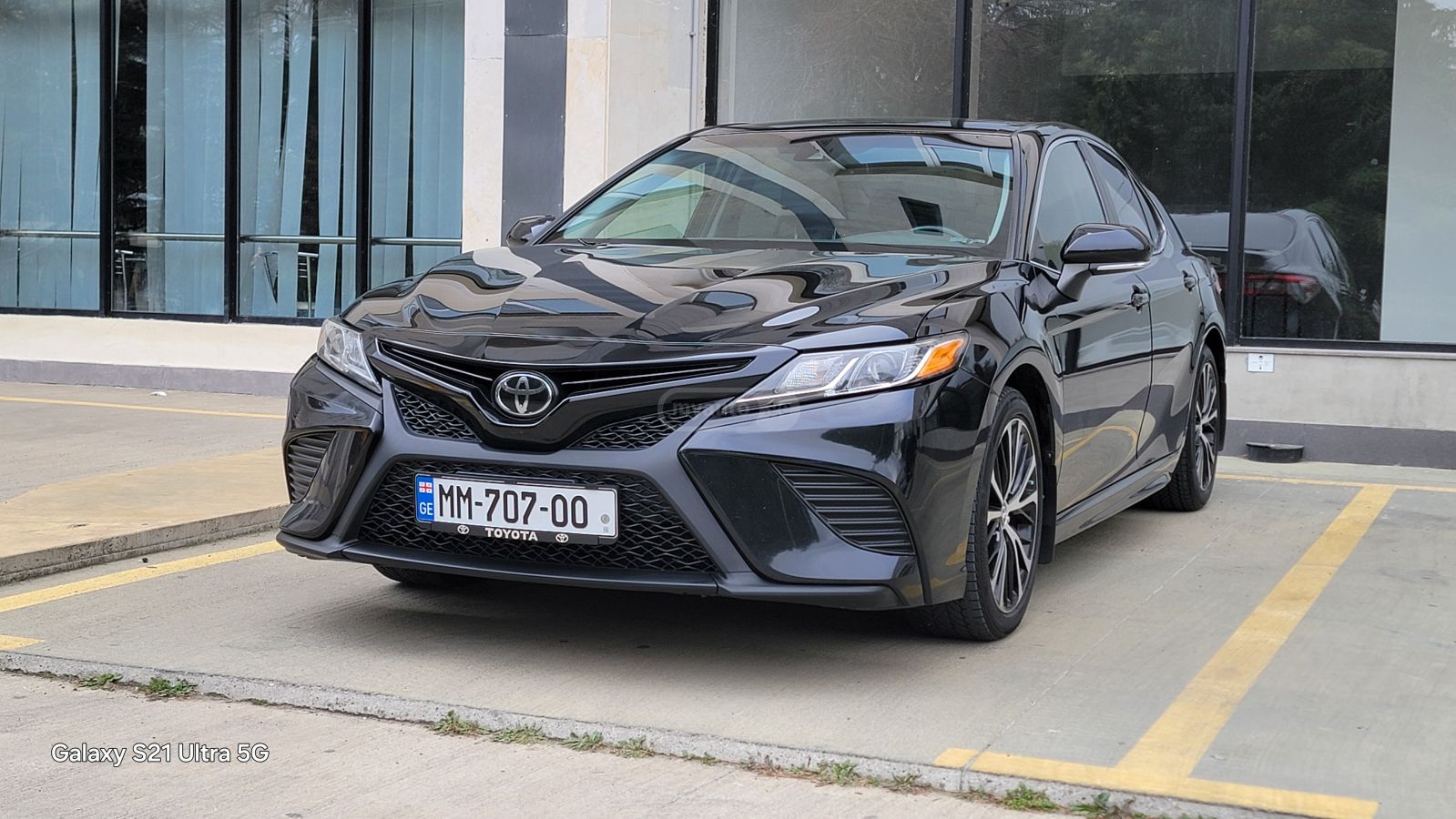 Toyota Camry - фото 1