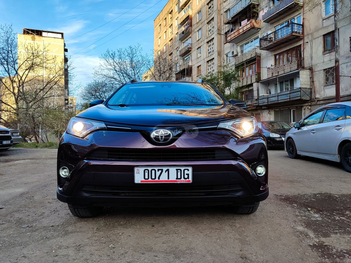 Toyota RAV 4 - фото 1