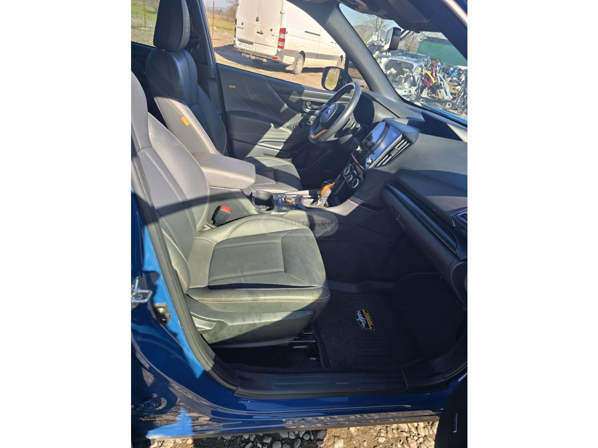 Subaru Limited 4dr All-Wheel Drive CV — миниатюра 7