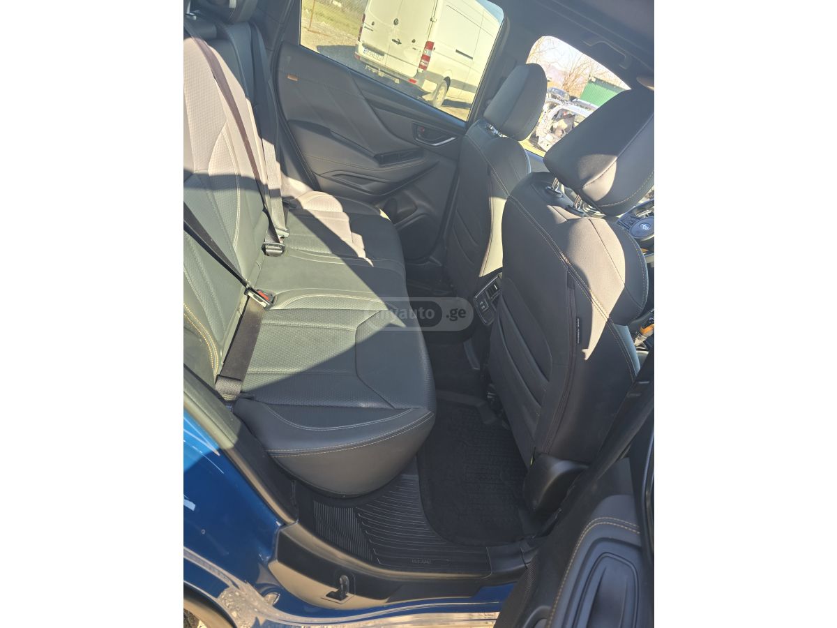 Subaru Limited 4dr All-Wheel Drive CV — миниатюра 8