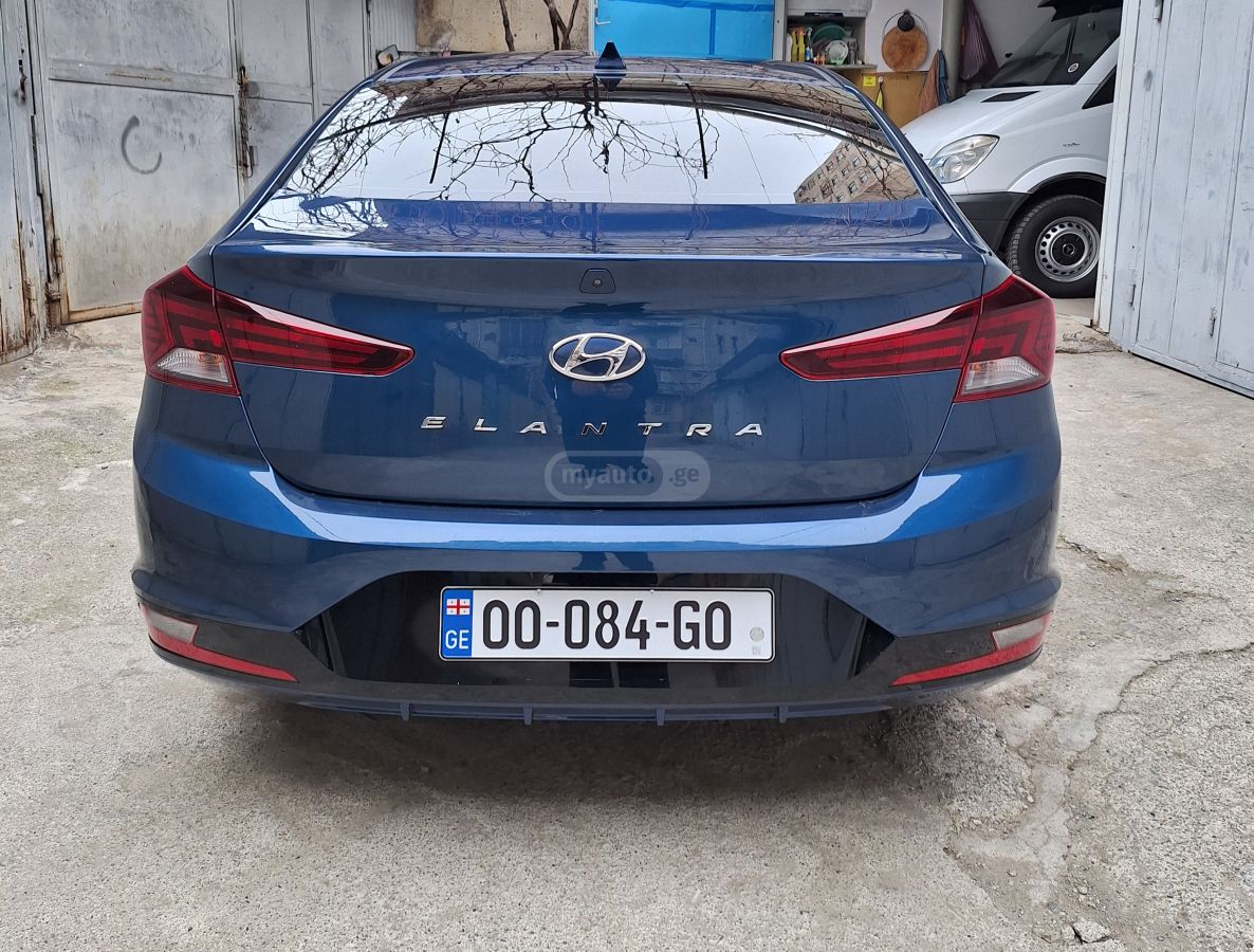 Hyundai Elantra - фото 4