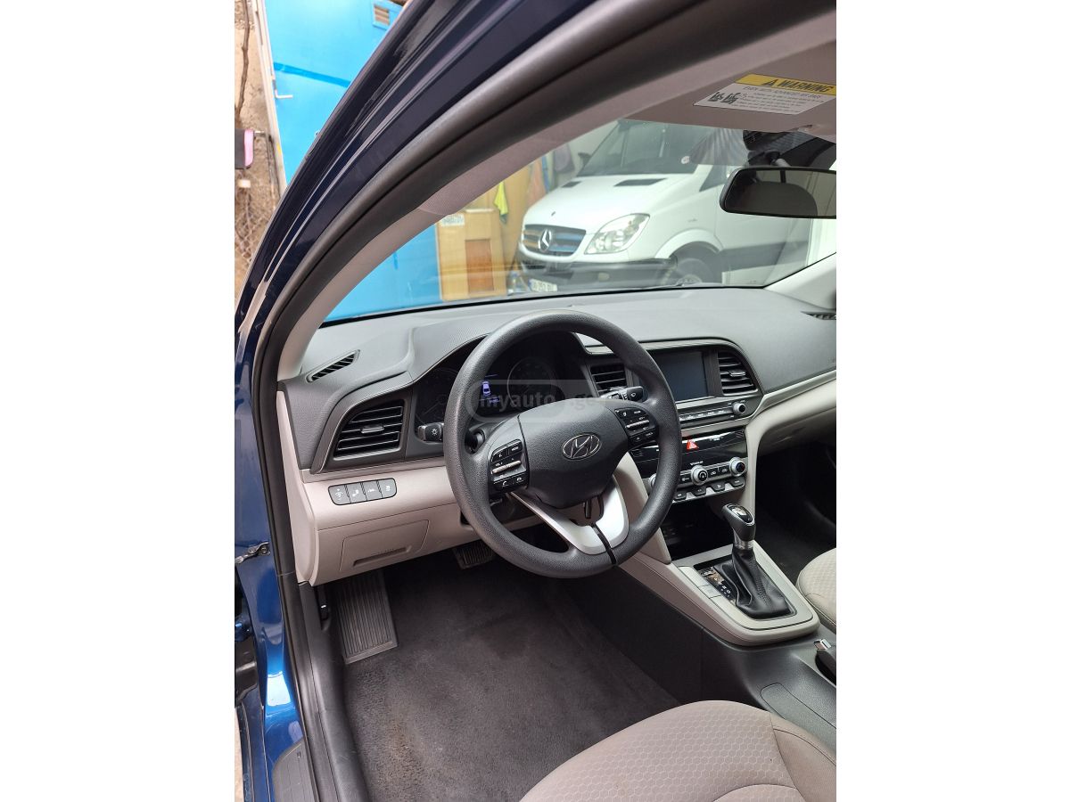 Hyundai Elantra - фото 7