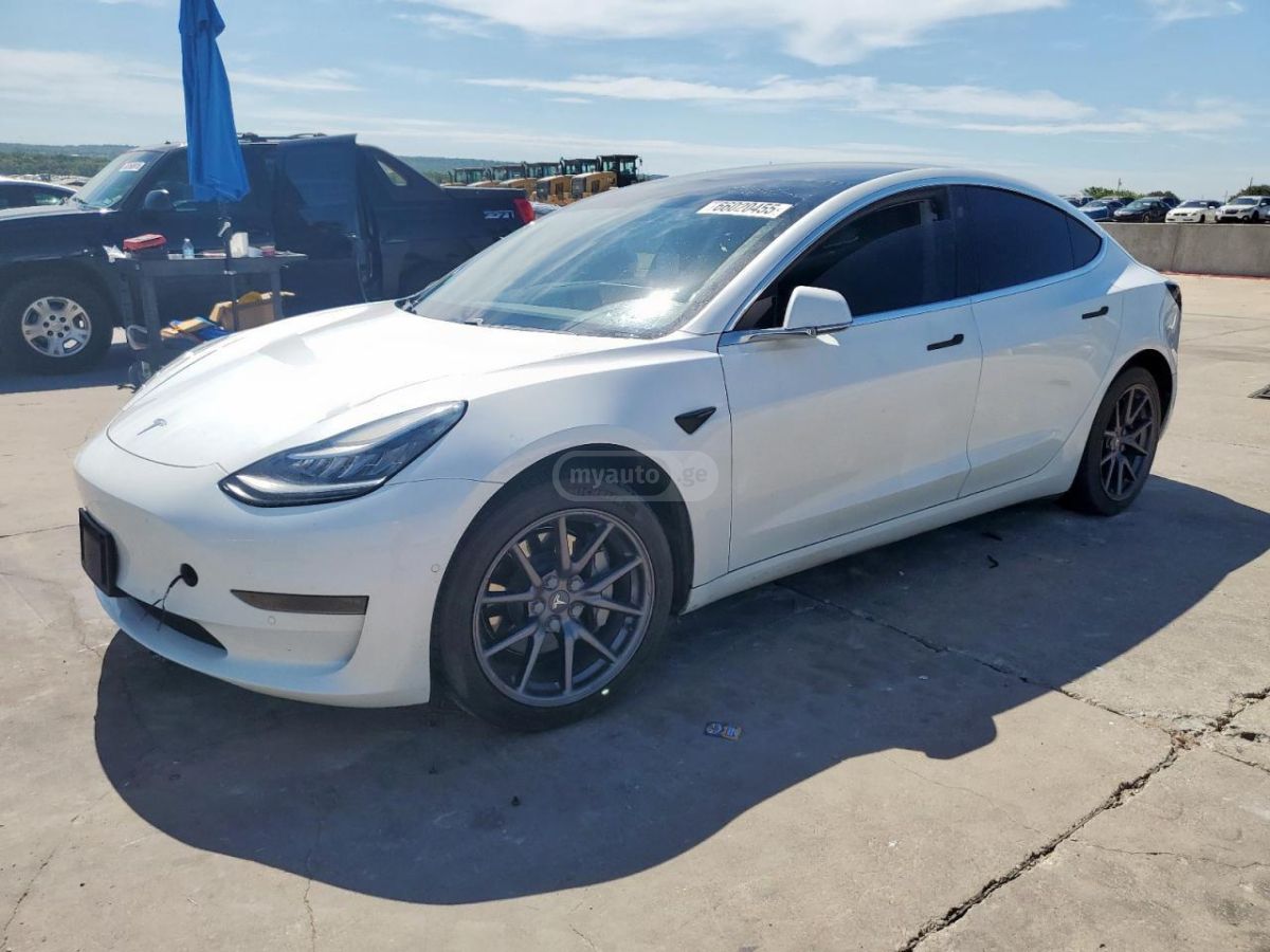 Tesla Model 3 - фото 1