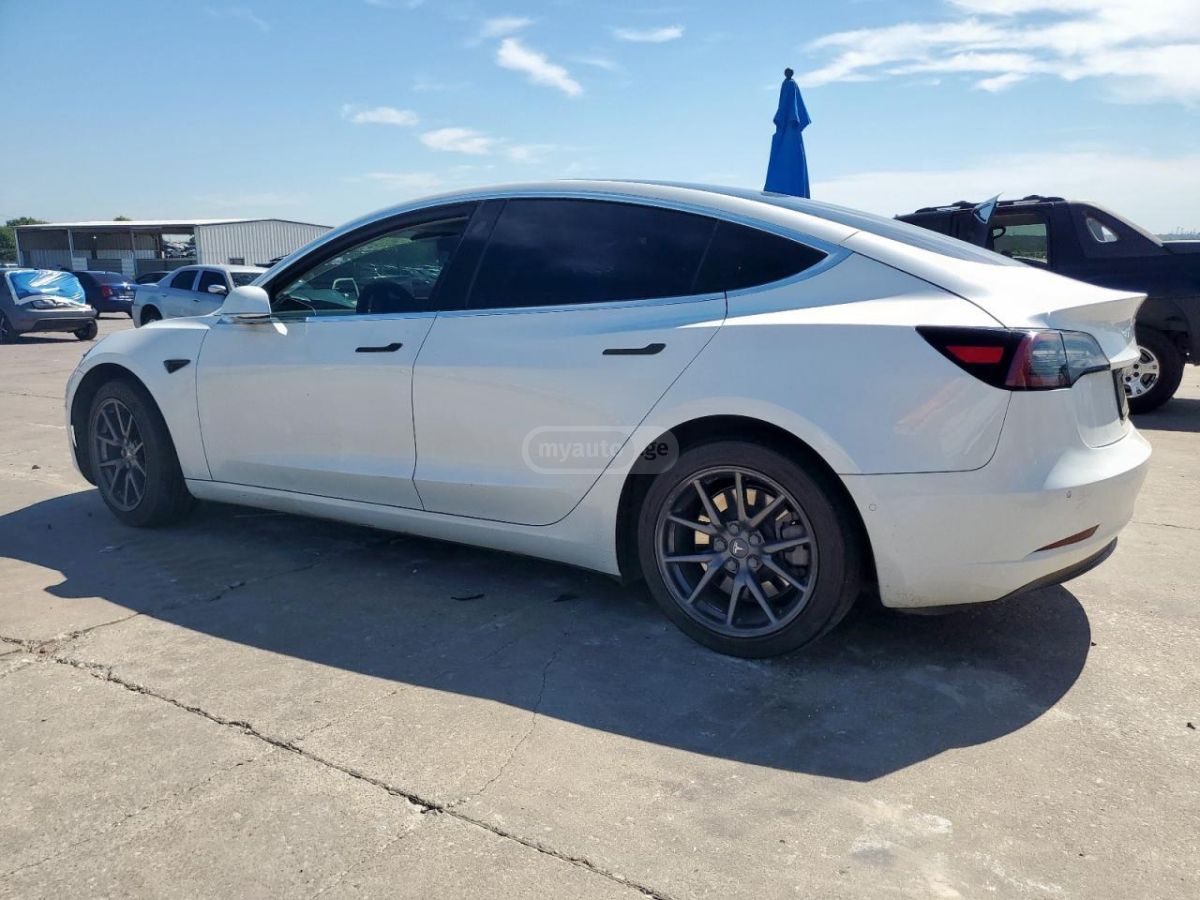 Tesla Model 3 - фото 2