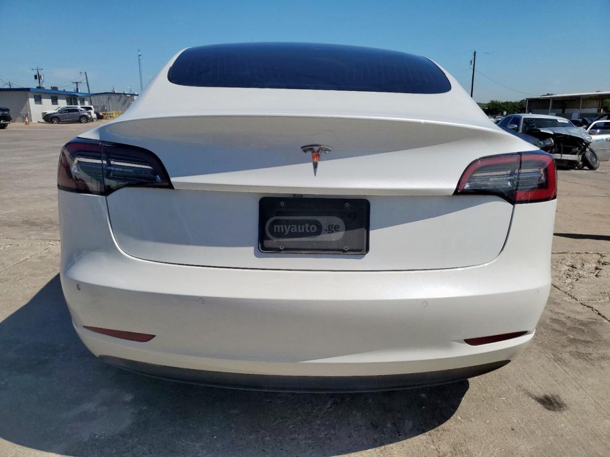 Tesla Model 3 - фото 6