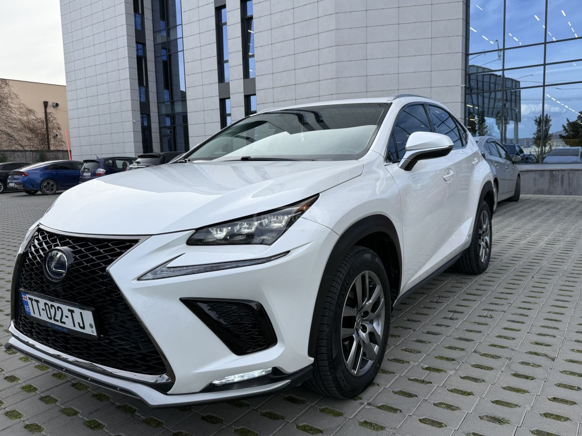 Lexus NX 300 - фото 1