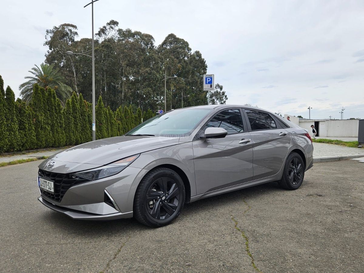 Hyundai Elantra - фото 1