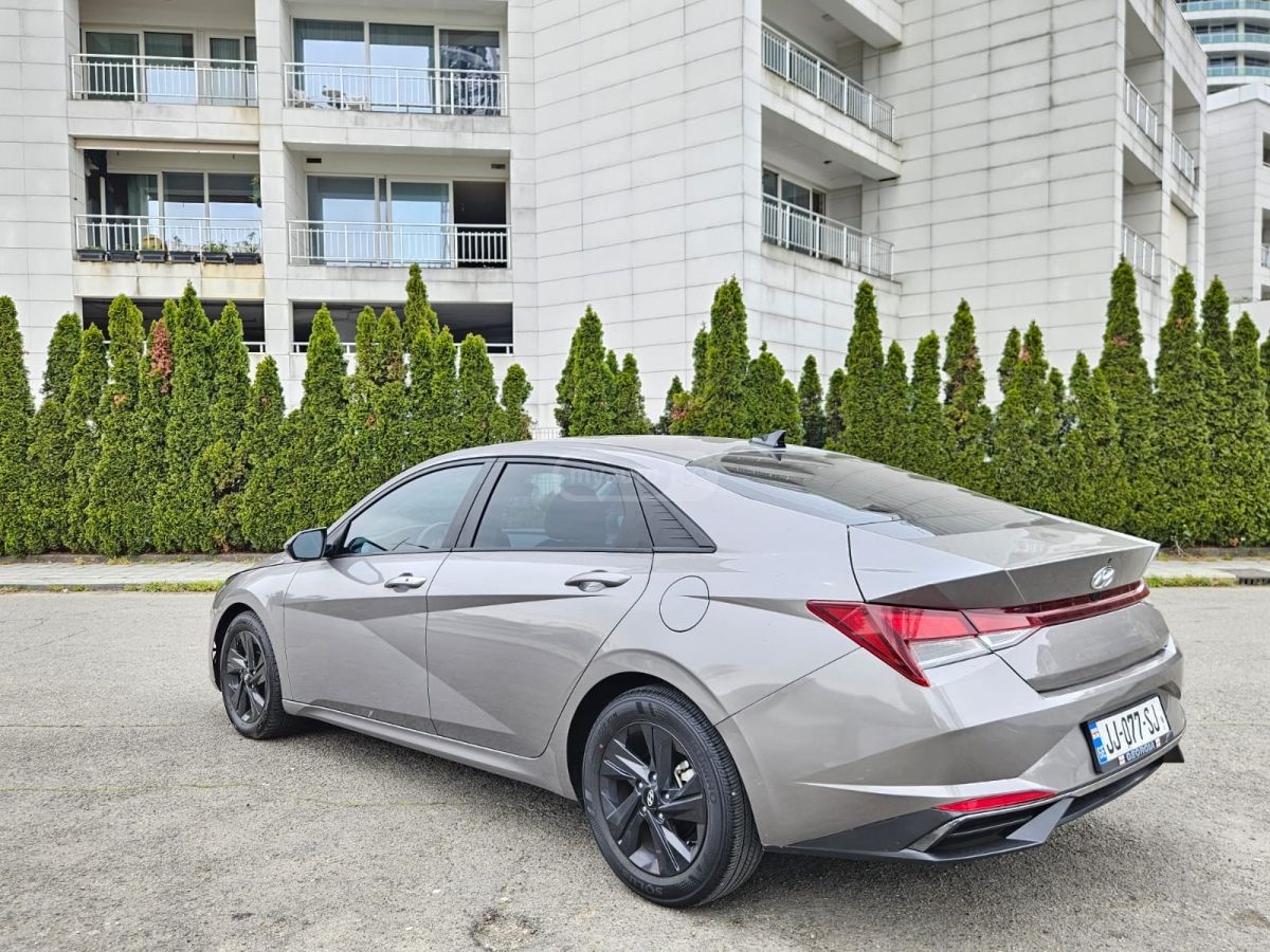 Hyundai Elantra - фото 3