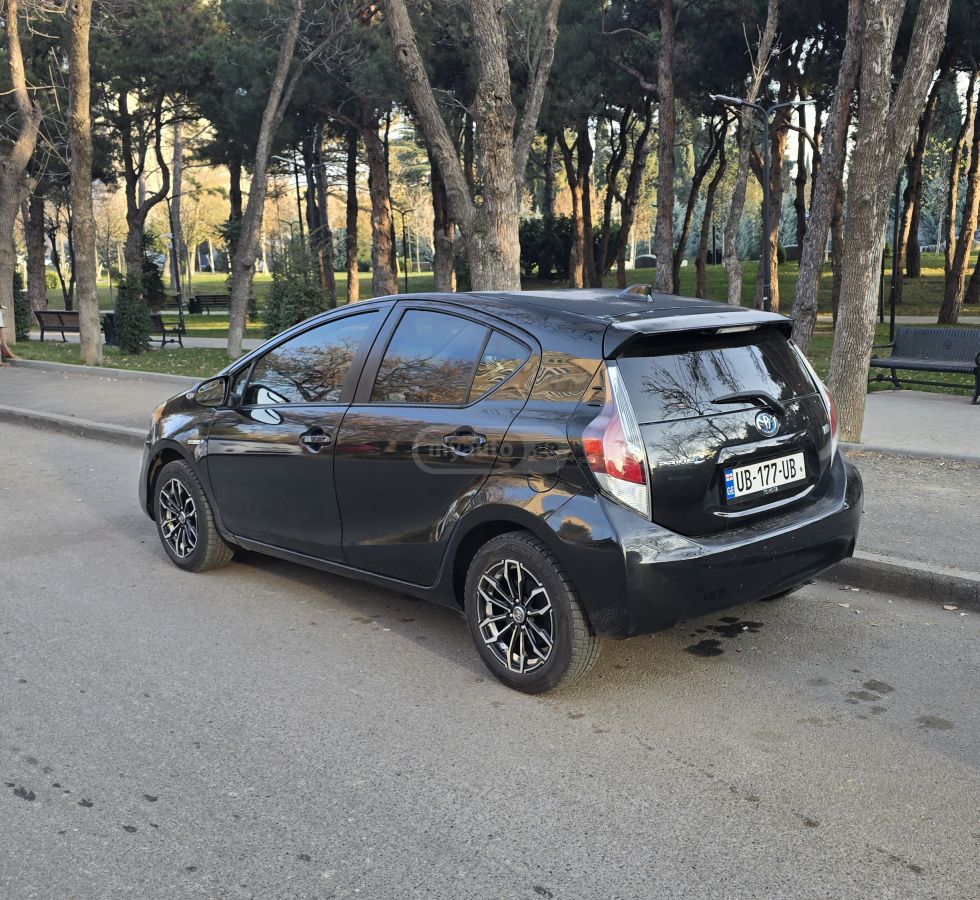 Toyota Prius C - фото 3