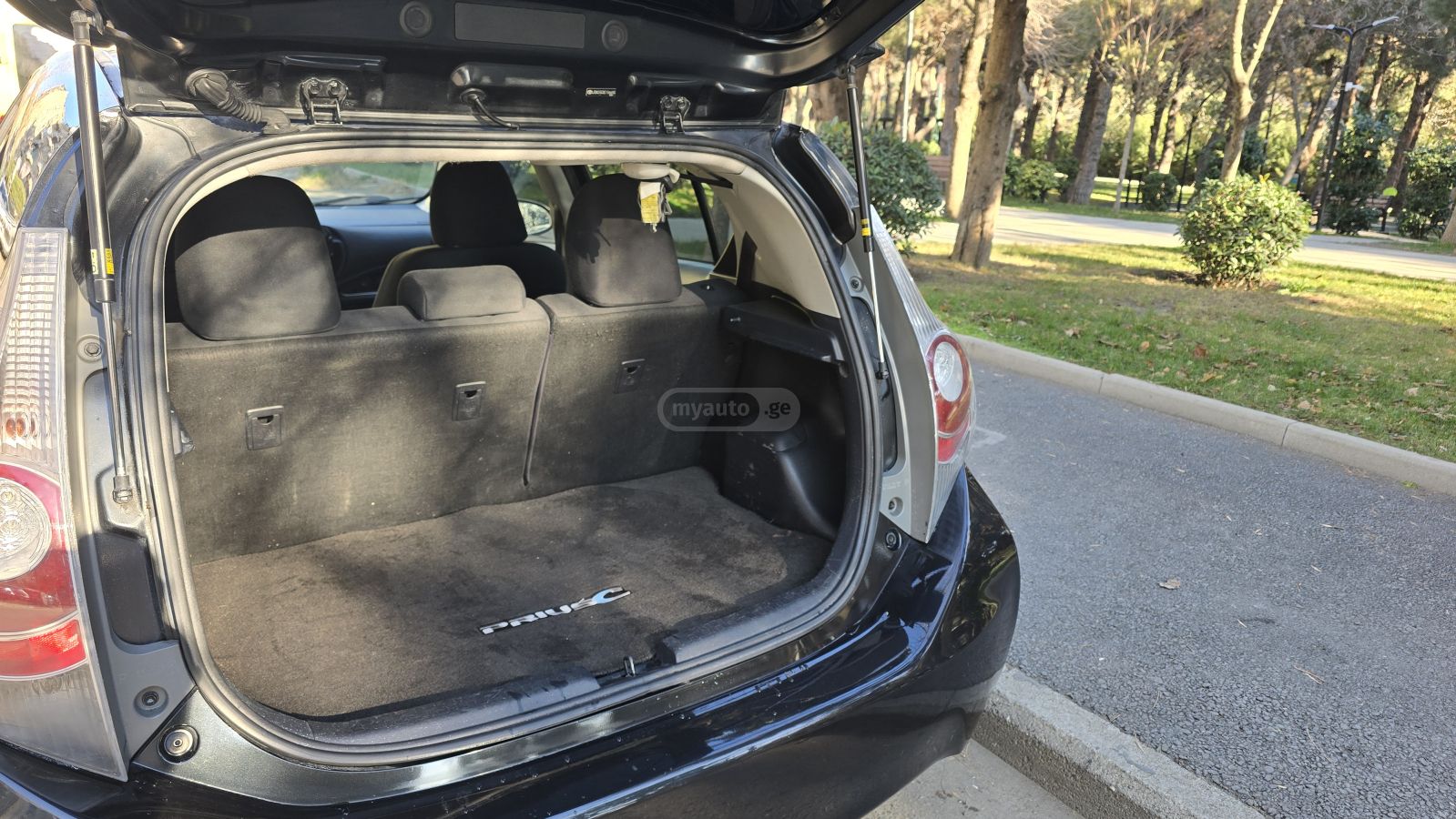 Toyota Prius C - фото 4