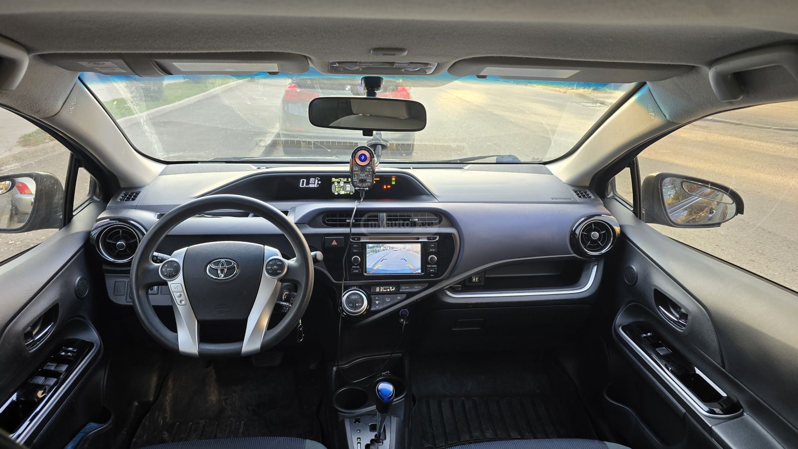 Toyota Prius C - фото 5