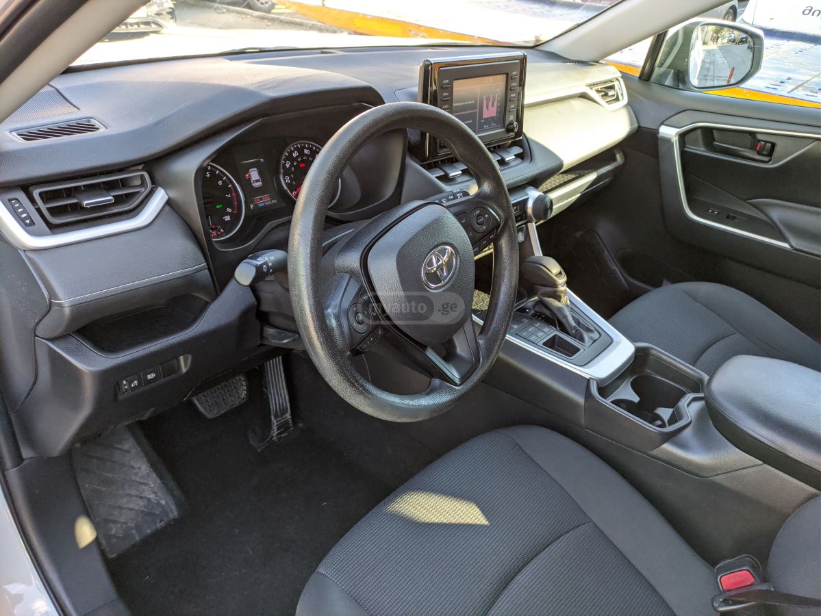 Toyota Rav 4 - фото 5