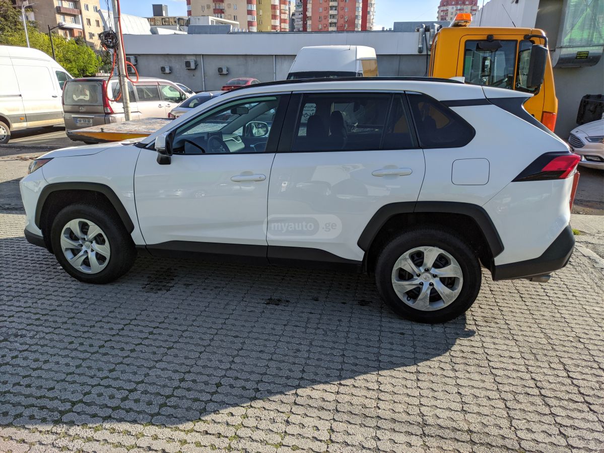 Toyota Rav 4 - фото 8