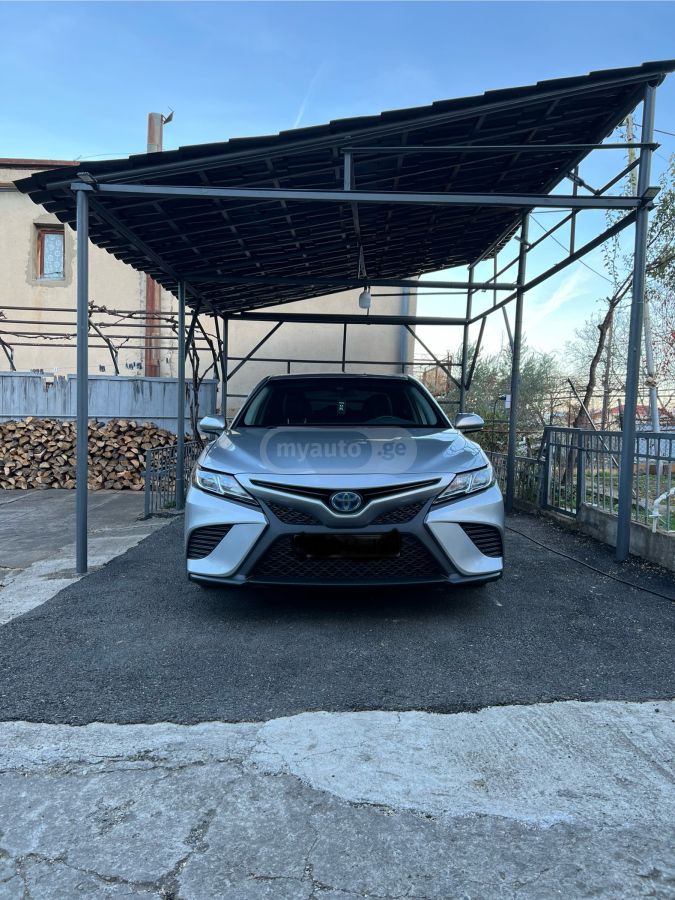 Toyota Camry - фото 1