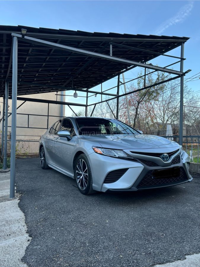 Toyota Camry - фото 2