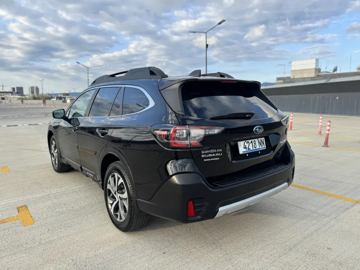 نمای دیگر Subaru LIMITED 2021