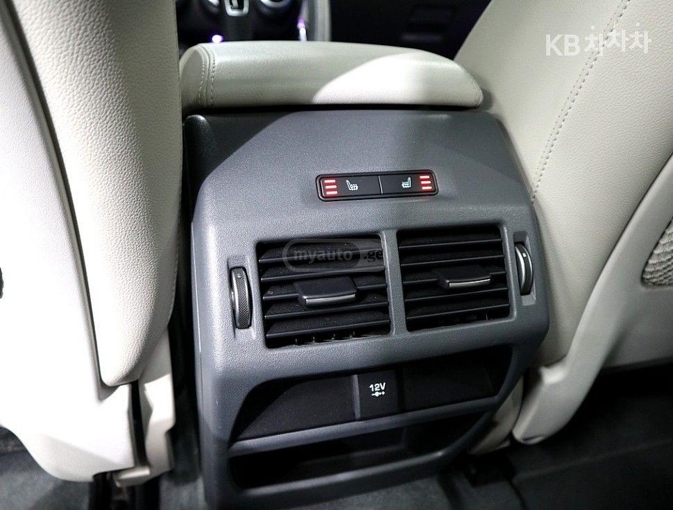 Jaguar E-Pace - фото 13