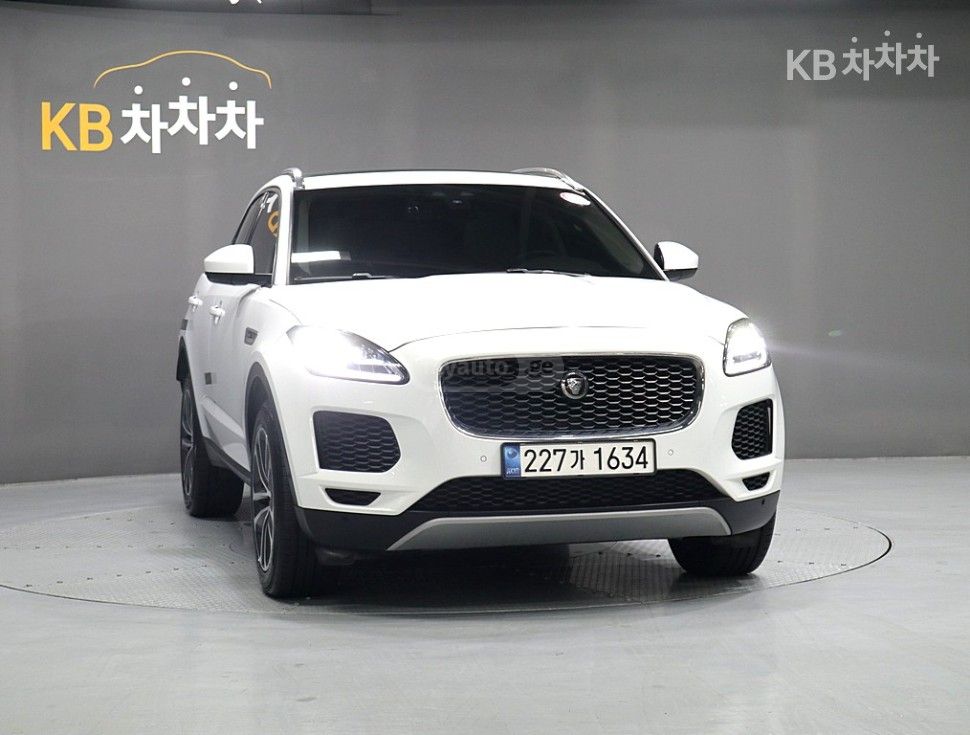 Jaguar E-Pace - фото 2