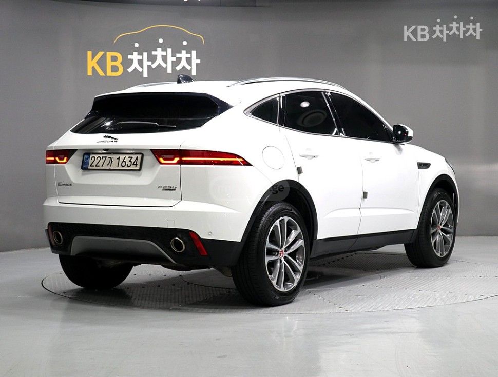 Jaguar E-Pace - фото 3