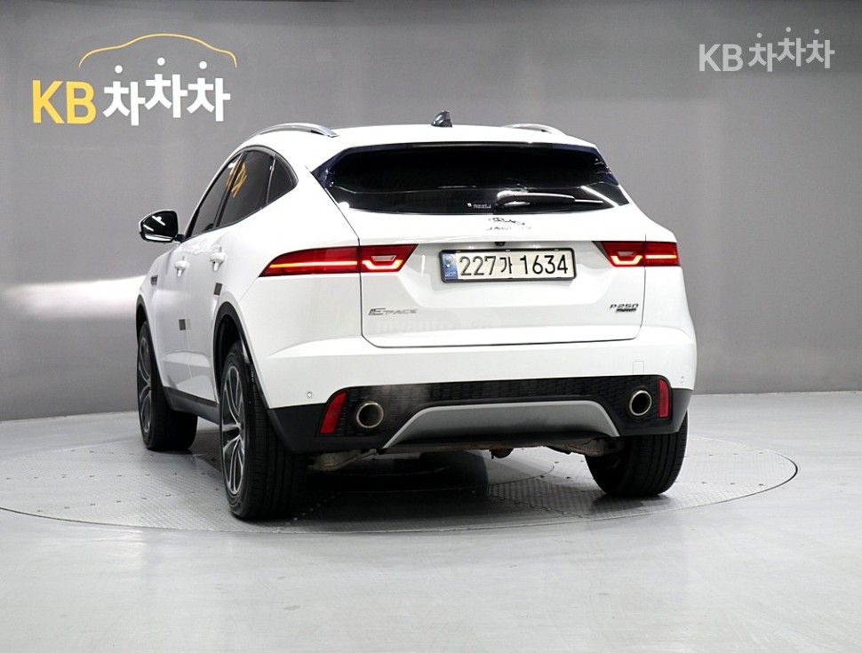 Jaguar E-Pace - фото 4