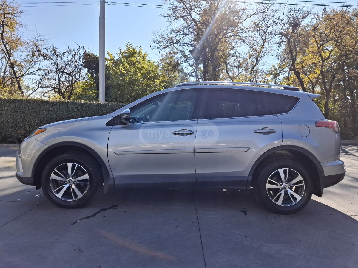 Toyota RAV 4 - фото 5