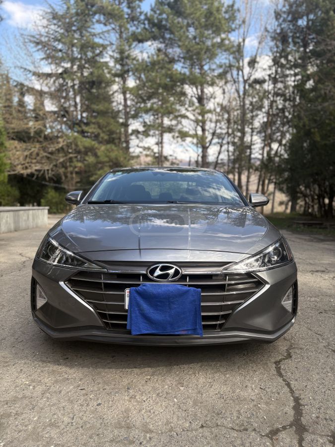 Hyundai Elantra - фото 1