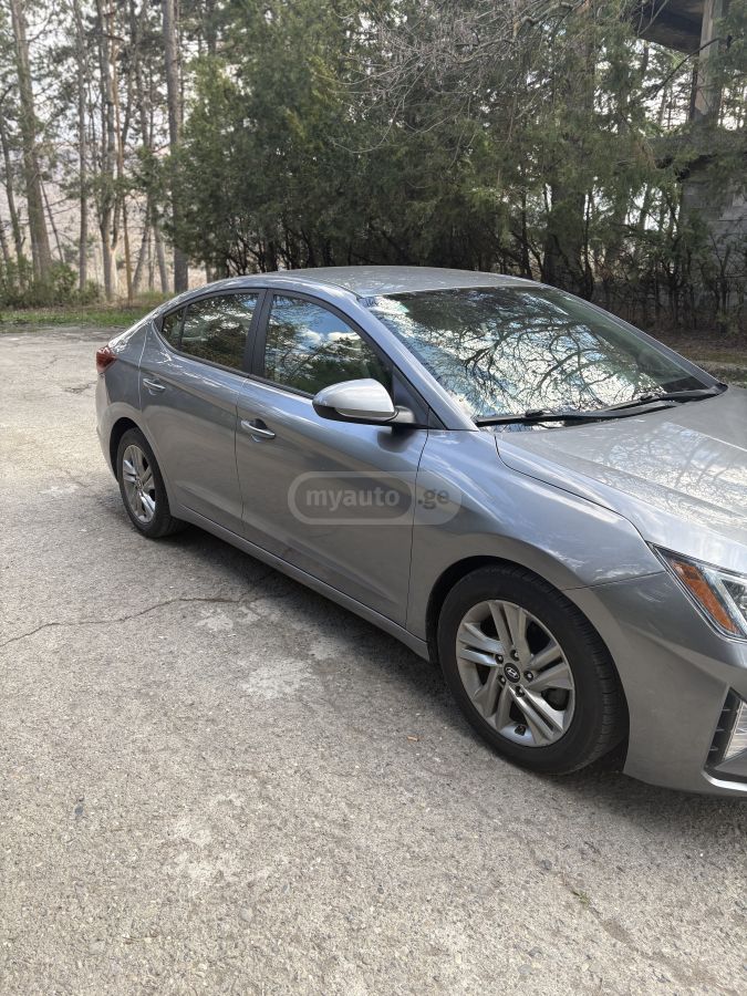 Hyundai Elantra - фото 3