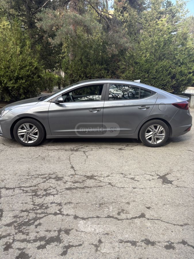 Hyundai Elantra - фото 4