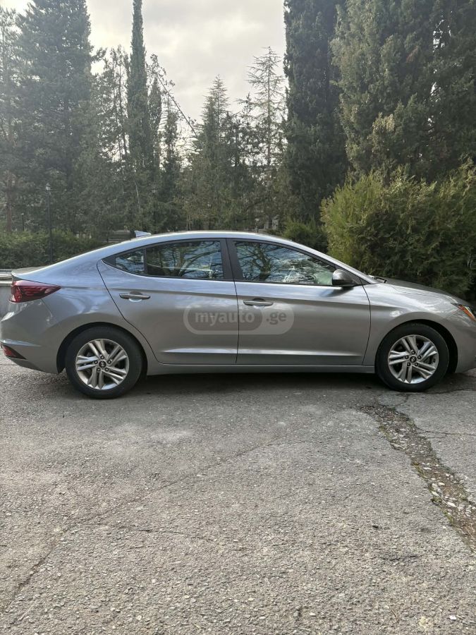 Hyundai Elantra - фото 7