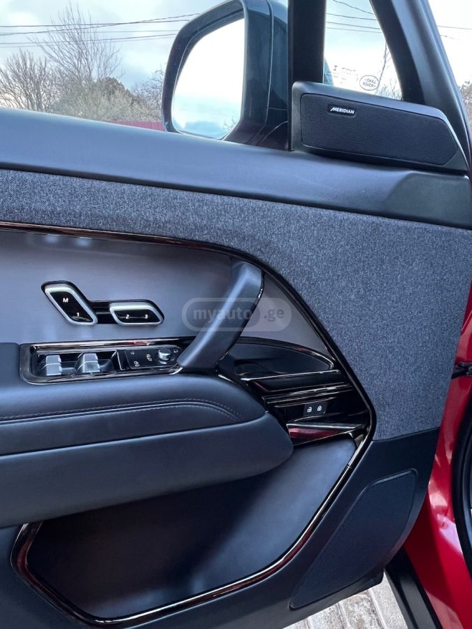 Land Rover SE Dynamic 4dr 4x4 Automatic — миниатюра 11