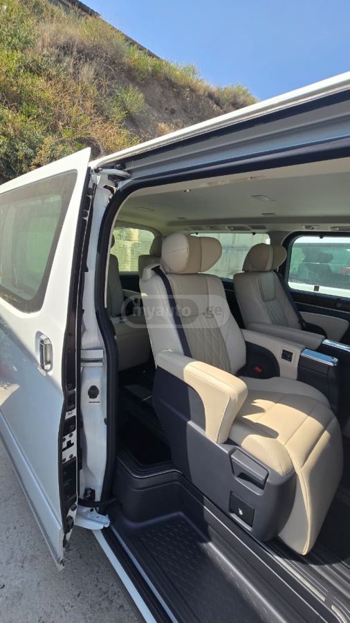 Toyota Alphard 2023 — миниатюра 3