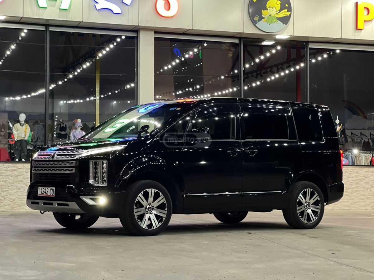 Mitsubishi Delica - фото 1